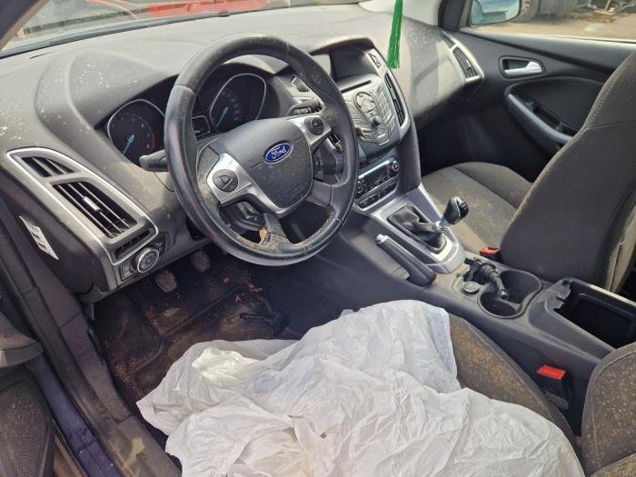 Ford Focus 3 Wagon 1.0 Ti-VCT EcoBoost 12V 125 Skrotfordon (2012, GRIJS)