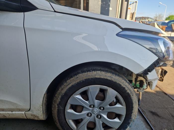 Hyundai i20 1.2i 16V Skrotfordon (2019, WIT ZWART)