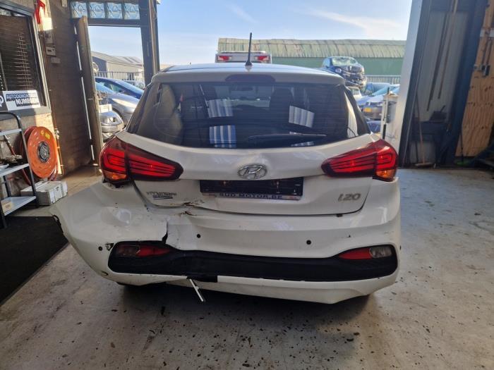 Hyundai i20 1.2i 16V Skrotfordon (2019, WIT ZWART)
