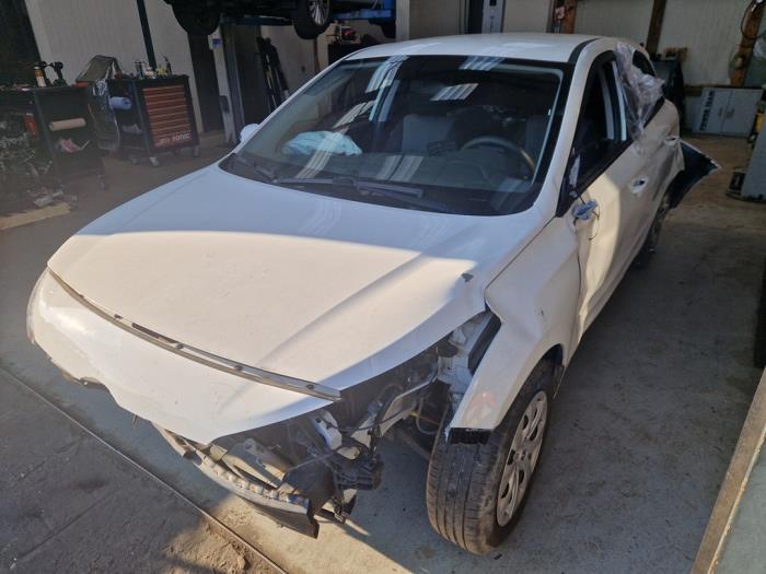 Hyundai i20 1.2i 16V Skrotfordon (2019, WIT ZWART)