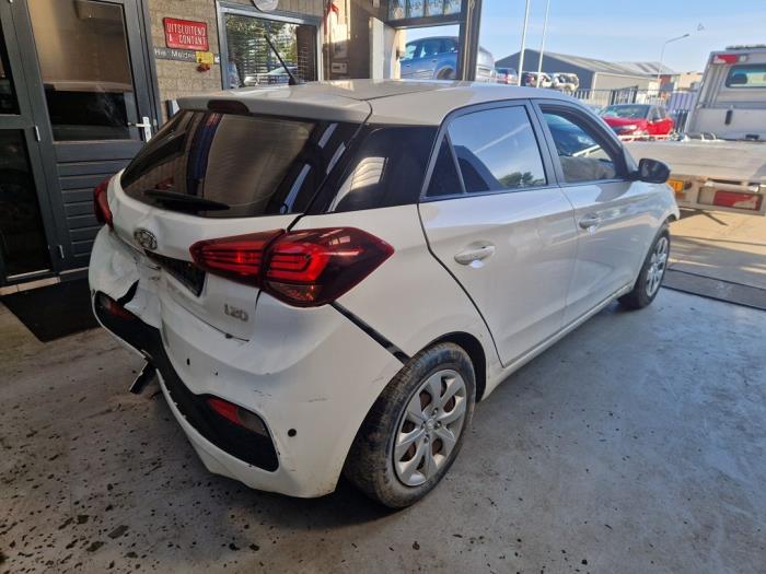 Hyundai i20 1.2i 16V Skrotfordon (2019, WIT ZWART)