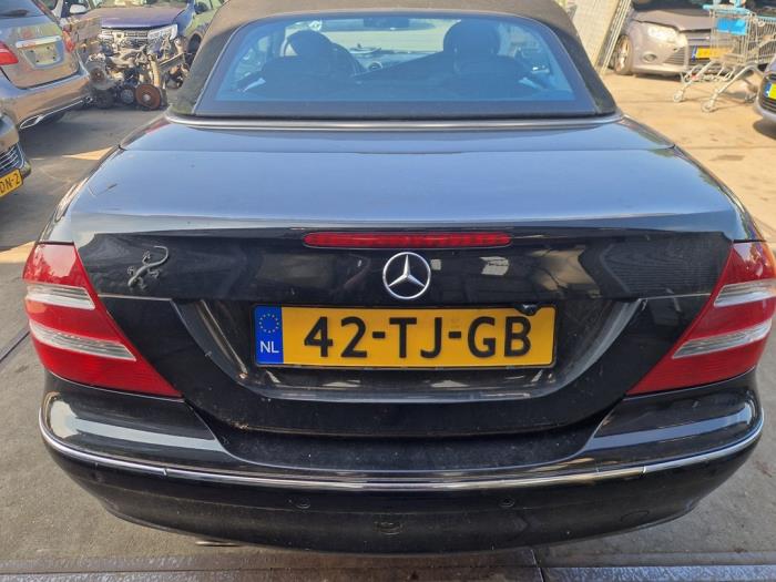 Mercedes CLK 3.2 320 V6 18V Skrotfordon (2004, ZWART)