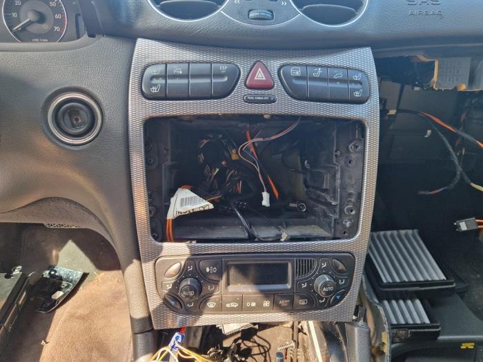 Mercedes CLK 3.2 320 V6 18V Skrotfordon (2004, ZWART)