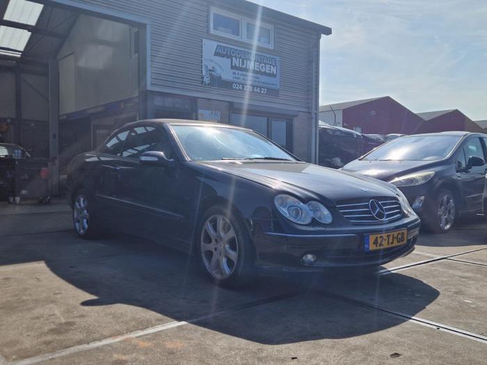 Mercedes CLK 3.2 320 V6 18V Skrotfordon (2004, ZWART)