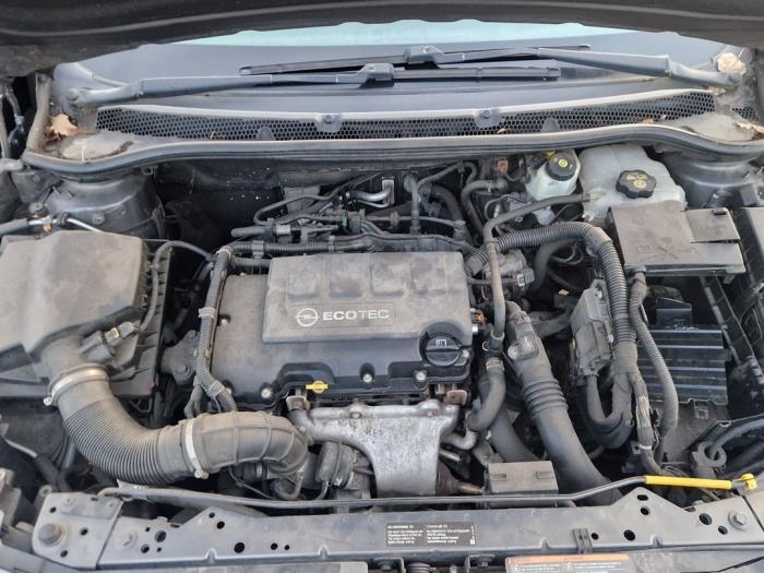 Opel Astra J 1.4 Turbo 16V Sloopvoertuig (2010, Grijs)