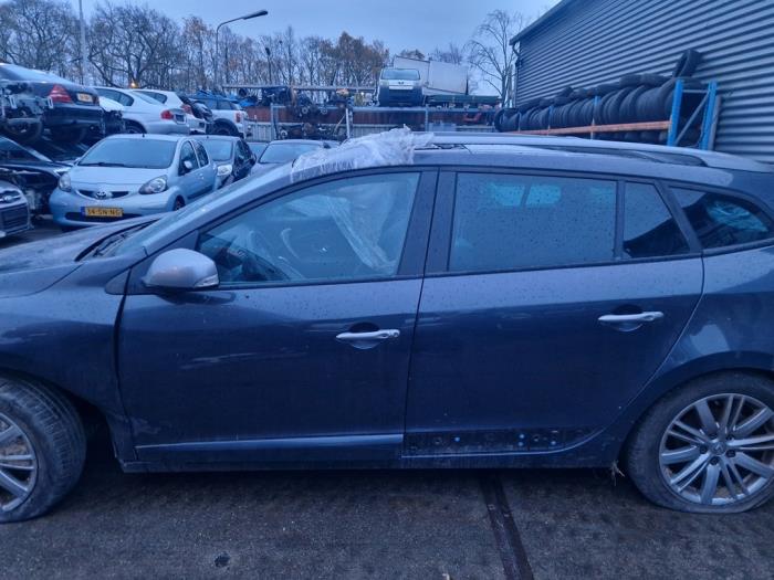 Renault Megane III Grandtour 1.5 dCi 110 Samochód złomowany (2013, Szary)