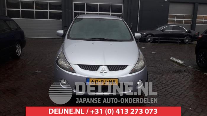 Mitsubishi Grandis 2.4 16V MIVEC Samochód złomowany (2004, Srebrnoszary)