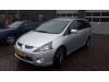 Mitsubishi Grandis 2.4 16V MIVEC Samochód złomowany (2004, Srebrnoszary)