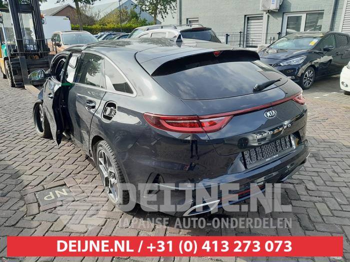 Kia Proceed 1.4 T-GDI 16V Skrotfordon (2019, ZWART)