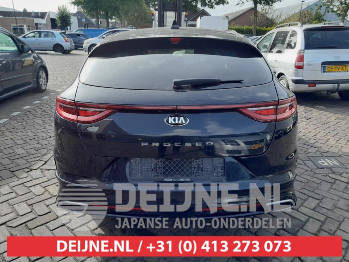 Kia Proceed 1.4 T-GDI 16V Skrotfordon (2019, ZWART)