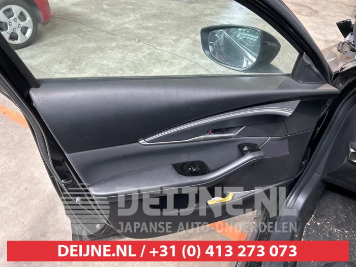 Mazda CX-30 2.0 e-SkyActiv-G 122 16V Skrotfordon (2021, ZWART)