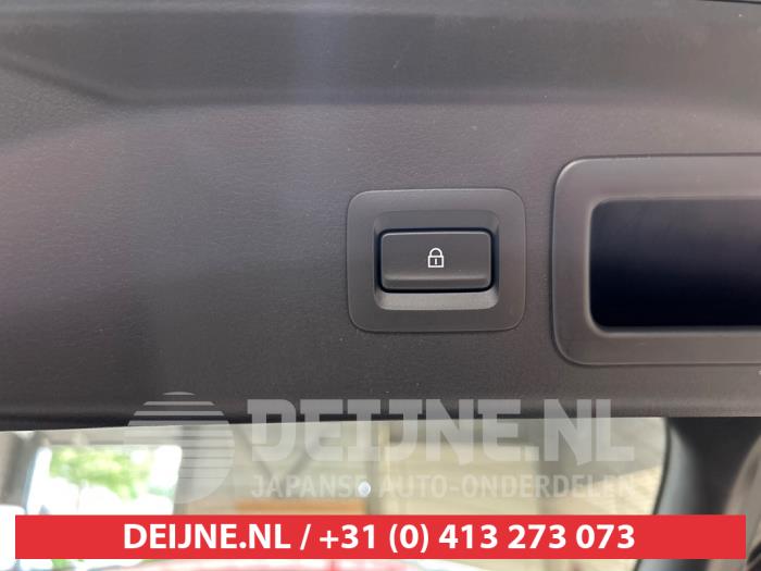 Mazda CX-30 2.0 e-SkyActiv-G 122 16V Skrotfordon (2021, ZWART)