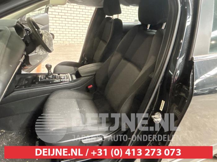 Mazda CX-30 2.0 e-SkyActiv-G 122 16V Skrotfordon (2021, ZWART)