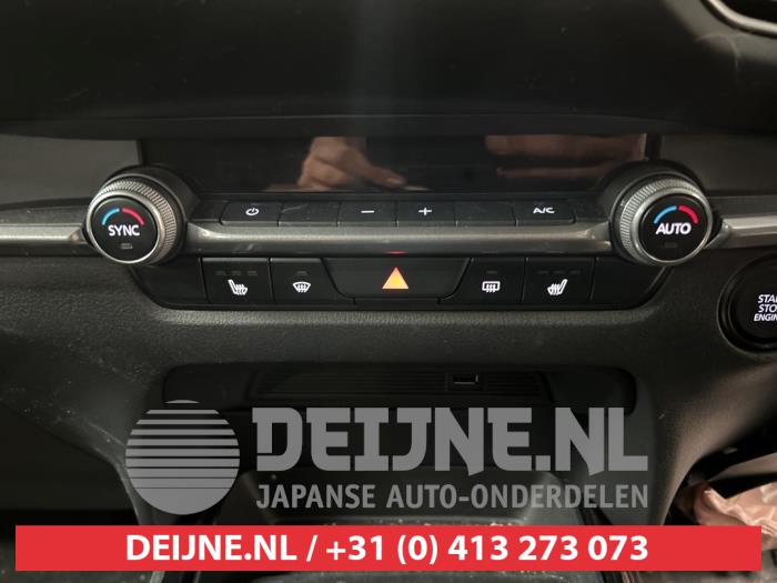 Mazda CX-30 2.0 e-SkyActiv-G 122 16V Skrotfordon (2021, ZWART)