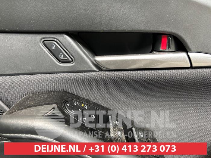 Mazda CX-30 2.0 e-SkyActiv-G 122 16V Skrotfordon (2021, ZWART)