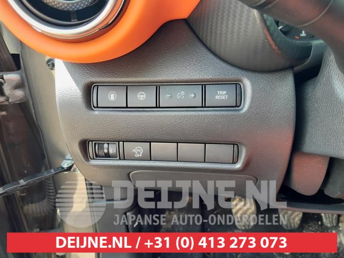 Nissan Juke 19- Sloopvoertuig (2019, Grijs, Rood)