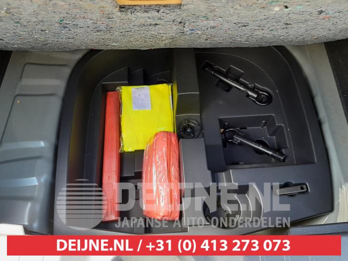 Nissan Juke 19- Sloopvoertuig (2019, Grijs, Rood)