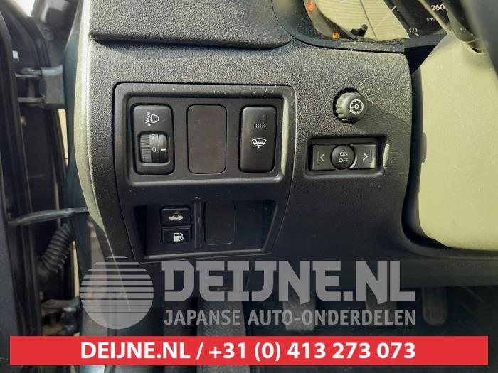 Lexus IS 220d 16V Skrotfordon (2006, DONKER GRIJS)