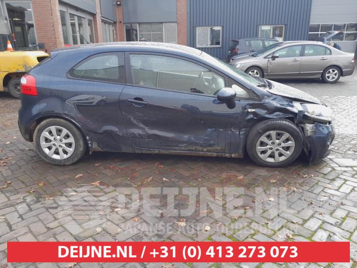 Kia Rio III 1.2 CVVT 16V Skrotfordon (2014, BLAUW)