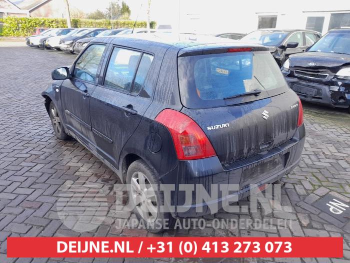 Suzuki Swift 1.5 VVT 16V Skrotfordon (2006, ZWART)