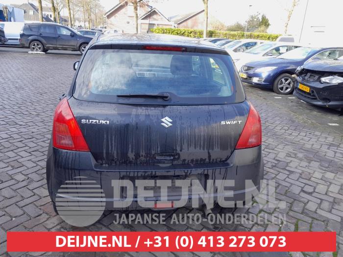 Suzuki Swift 1.5 VVT 16V Skrotfordon (2006, ZWART)