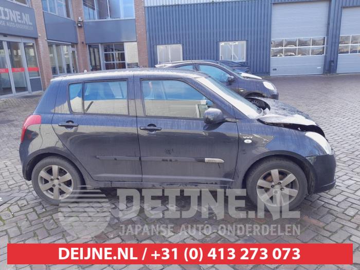 Suzuki Swift 1.5 VVT 16V Skrotfordon (2006, ZWART)