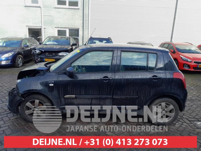 Suzuki Swift 1.5 VVT 16V Skrotfordon (2006, ZWART)