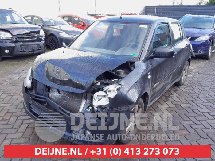 Suzuki Swift 1.5 VVT 16V Skrotfordon (2006, ZWART)