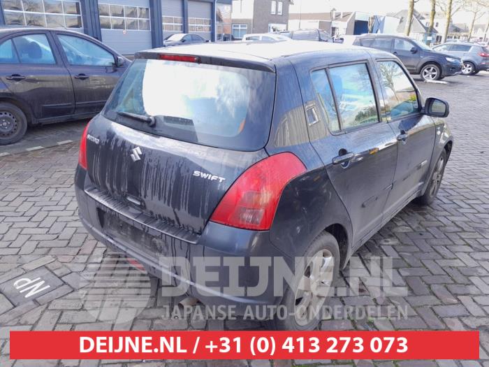 Suzuki Swift 1.5 VVT 16V Skrotfordon (2006, ZWART)