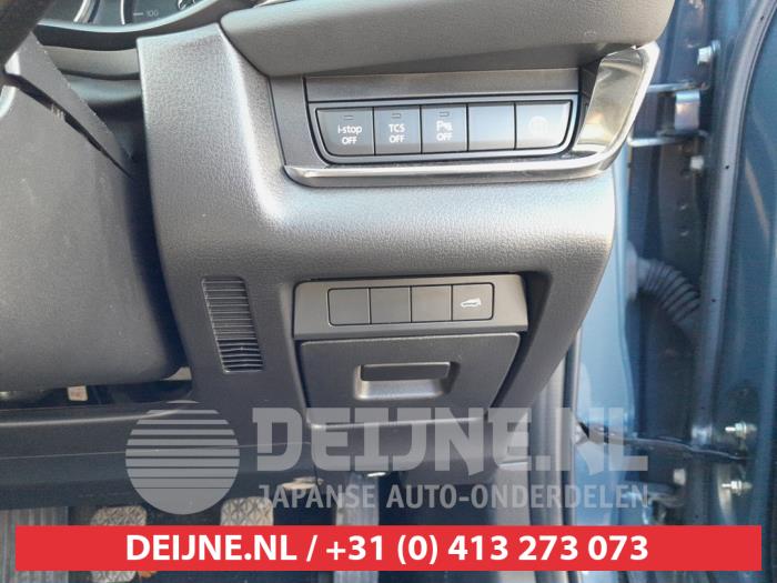 Mazda CX-30 2.0 e-SkyActiv-G 122 16V Skrotfordon (2020, GRIJS)