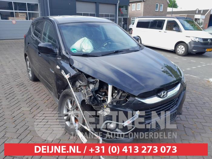 Hyundai iX35 1.6 GDI 16V Samochód złomowany (2015, Czarny)