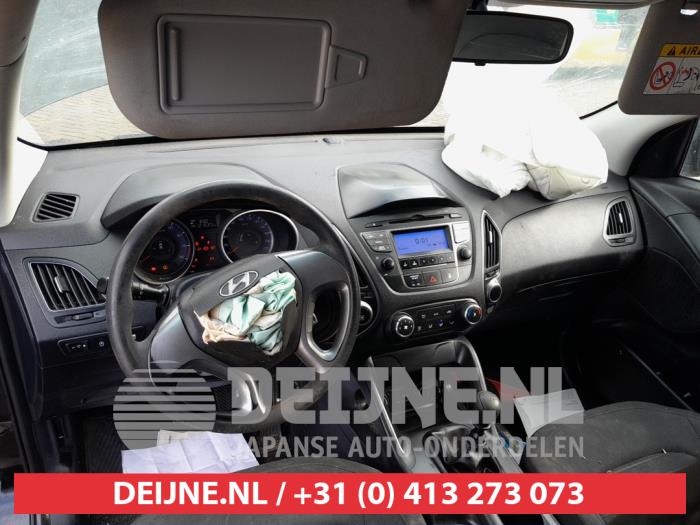 Hyundai iX35 1.6 GDI 16V Samochód złomowany (2015, Czarny)