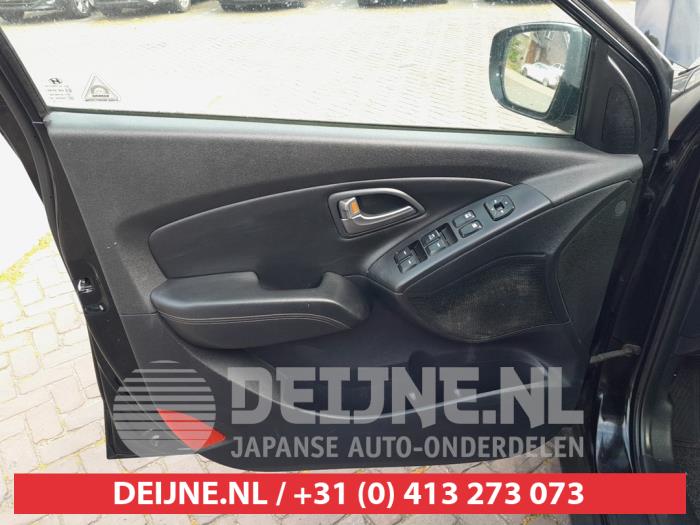 Hyundai iX35 1.6 GDI 16V Samochód złomowany (2015, Czarny)