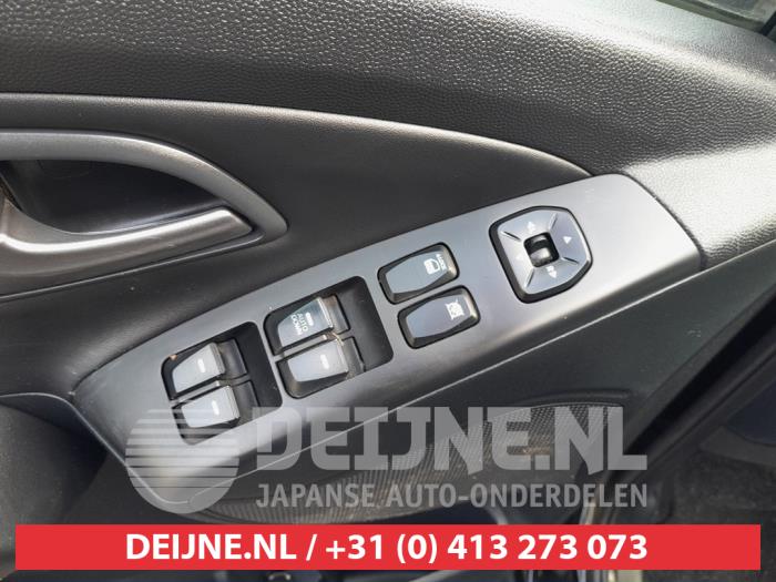 Hyundai iX35 1.6 GDI 16V Samochód złomowany (2015, Czarny)