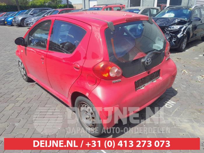Toyota Aygo 1.0 12V VVT-i Skrotfordon (2006, ROOD)