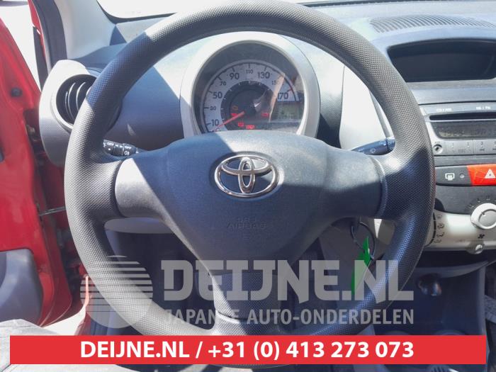 Toyota Aygo 1.0 12V VVT-i Skrotfordon (2006, ROOD)