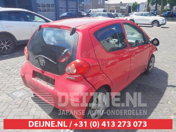 Toyota Aygo 1.0 12V VVT-i Skrotfordon (2006, ROOD)