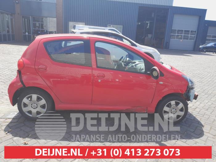 Toyota Aygo 1.0 12V VVT-i Skrotfordon (2006, ROOD)