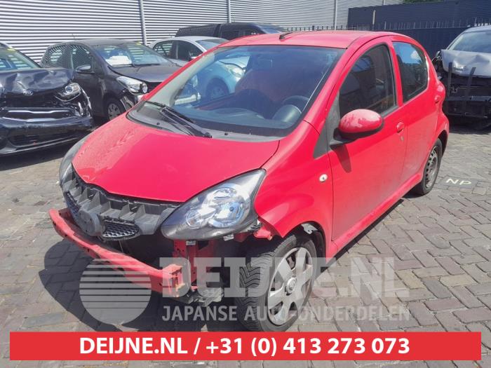 Toyota Aygo 1.0 12V VVT-i Skrotfordon (2006, ROOD)