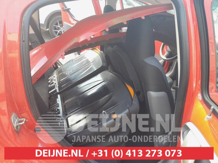 Toyota Aygo 1.0 12V VVT-i Skrotfordon (2006, ROOD)