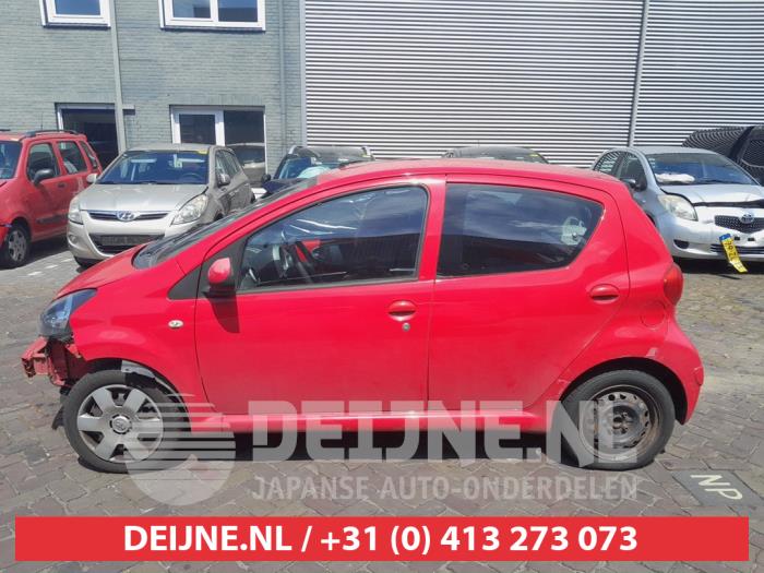 Toyota Aygo 1.0 12V VVT-i Skrotfordon (2006, ROOD)