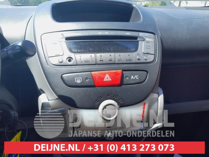 Toyota Aygo 1.0 12V VVT-i Skrotfordon (2006, ROOD)