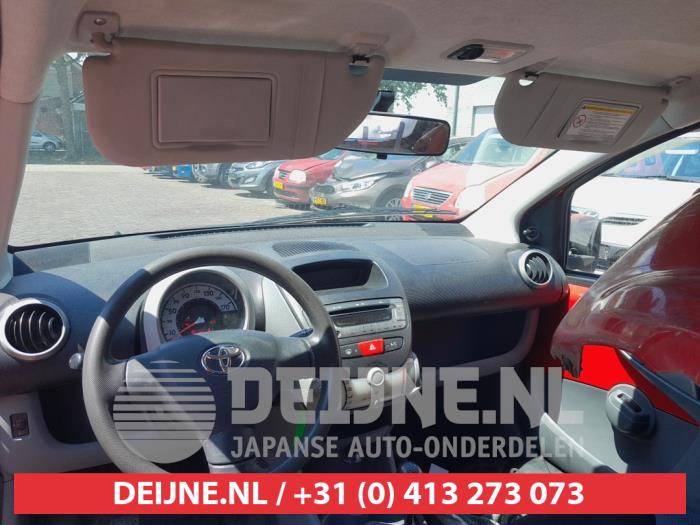 Toyota Aygo 1.0 12V VVT-i Skrotfordon (2006, ROOD)