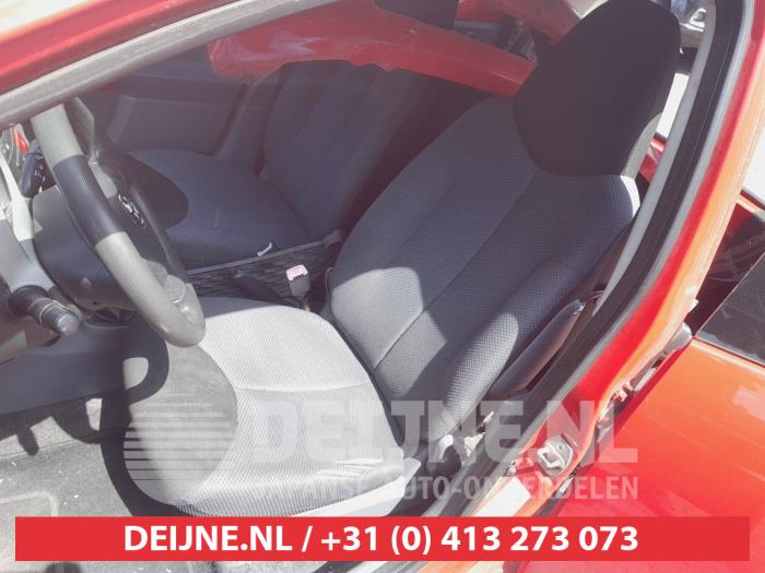 Toyota Aygo 1.0 12V VVT-i Skrotfordon (2006, ROOD)