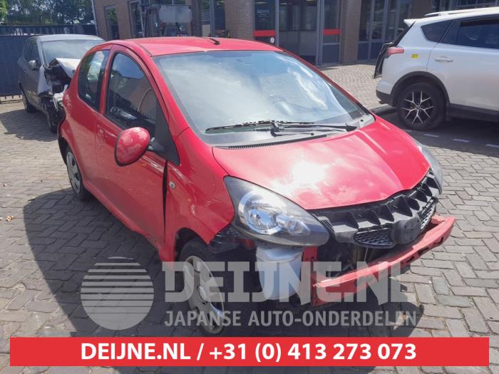 Toyota Aygo 1.0 12V VVT-i Skrotfordon (2006, ROOD)