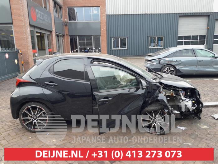 Toyota Yaris IV 1.5 12V Hybrid 115 Sloopvoertuig (2022, Zwart)