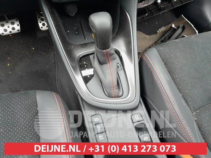 Toyota Yaris IV 1.5 12V Hybrid 115 Sloopvoertuig (2022, Zwart)