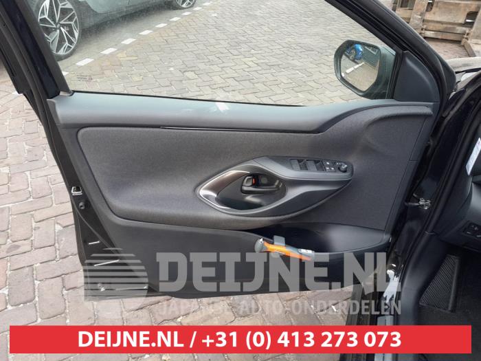 Toyota Yaris IV 1.5 12V Hybrid 115 Sloopvoertuig (2022, Zwart)