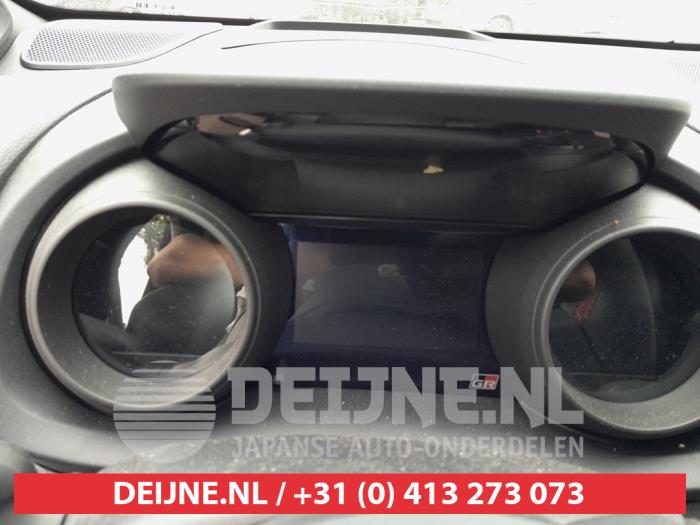 Toyota Yaris IV 1.5 12V Hybrid 115 Sloopvoertuig (2022, Zwart)