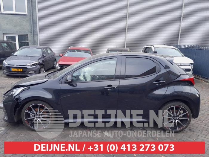Toyota Yaris IV 1.5 12V Hybrid 115 Sloopvoertuig (2022, Zwart)